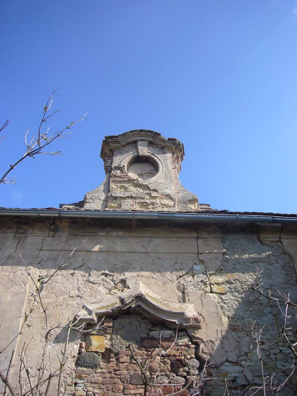 Barokní podoba kostela sv. Klimenta se dá již jen tušit