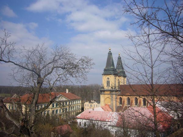 Chrám Narození Panny Marie, klášter Augustiniánů a budova gymnázia