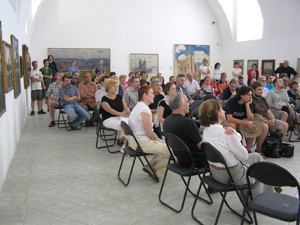 02 Pohled do auditoria během prezentace v Galerii moderního umění. Foto: Olga Tykvartová