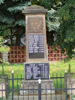 Památník původně věnovaný obětem z řad občanů Hrobců za 1. světové války