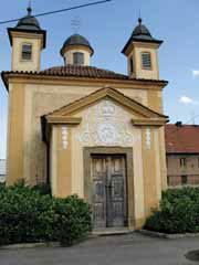 Vstupní portál kaple sv. Jana Nepomuckého