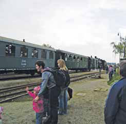 Parní vlak na straškovském nádraží