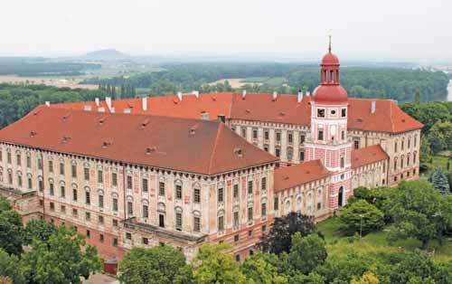 Mohutná stavba roudnického lobkowiczkého zámku