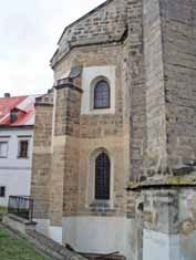 Bližší pohled na nejstarší zdivo kostela