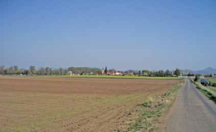 Pohled na obec z jedné z polních cest
